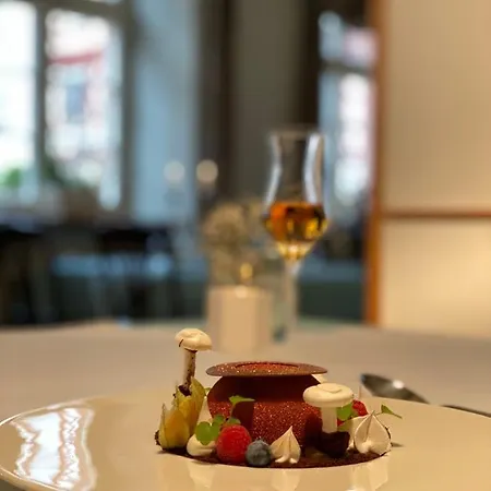 & Restaurant Zum Riesen فندق فالدورن