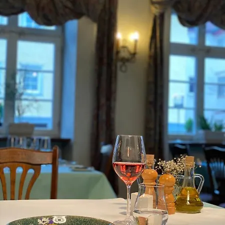 & Restaurant Zum Riesen فندق 3*