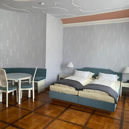 & Restaurant Zum Riesen فندق 3*