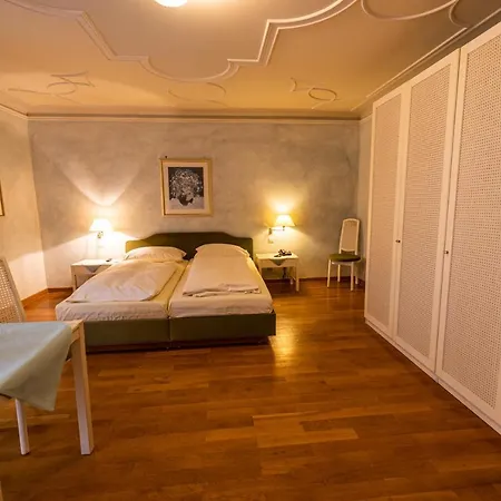& Restaurant Zum Riesen 3* Wallduern